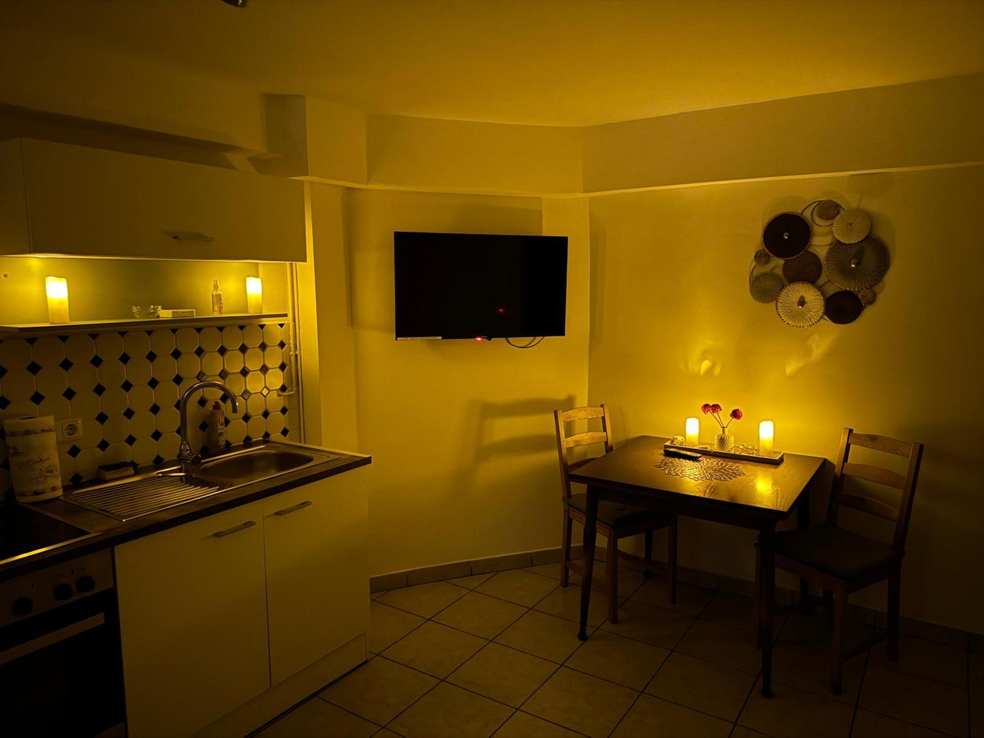 Kleine-Romantische Ferienwohnung Parkplatz Vor Dem Haus! อัลเทอเนา ภายนอก รูปภาพ